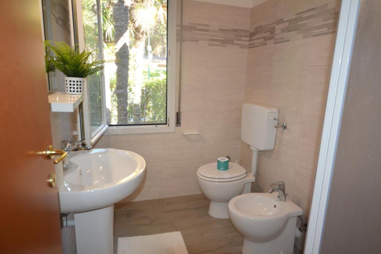 Villa A Lignano Con 2 Camere E Giardino Линьяно-Саббьядоро Экстерьер фото