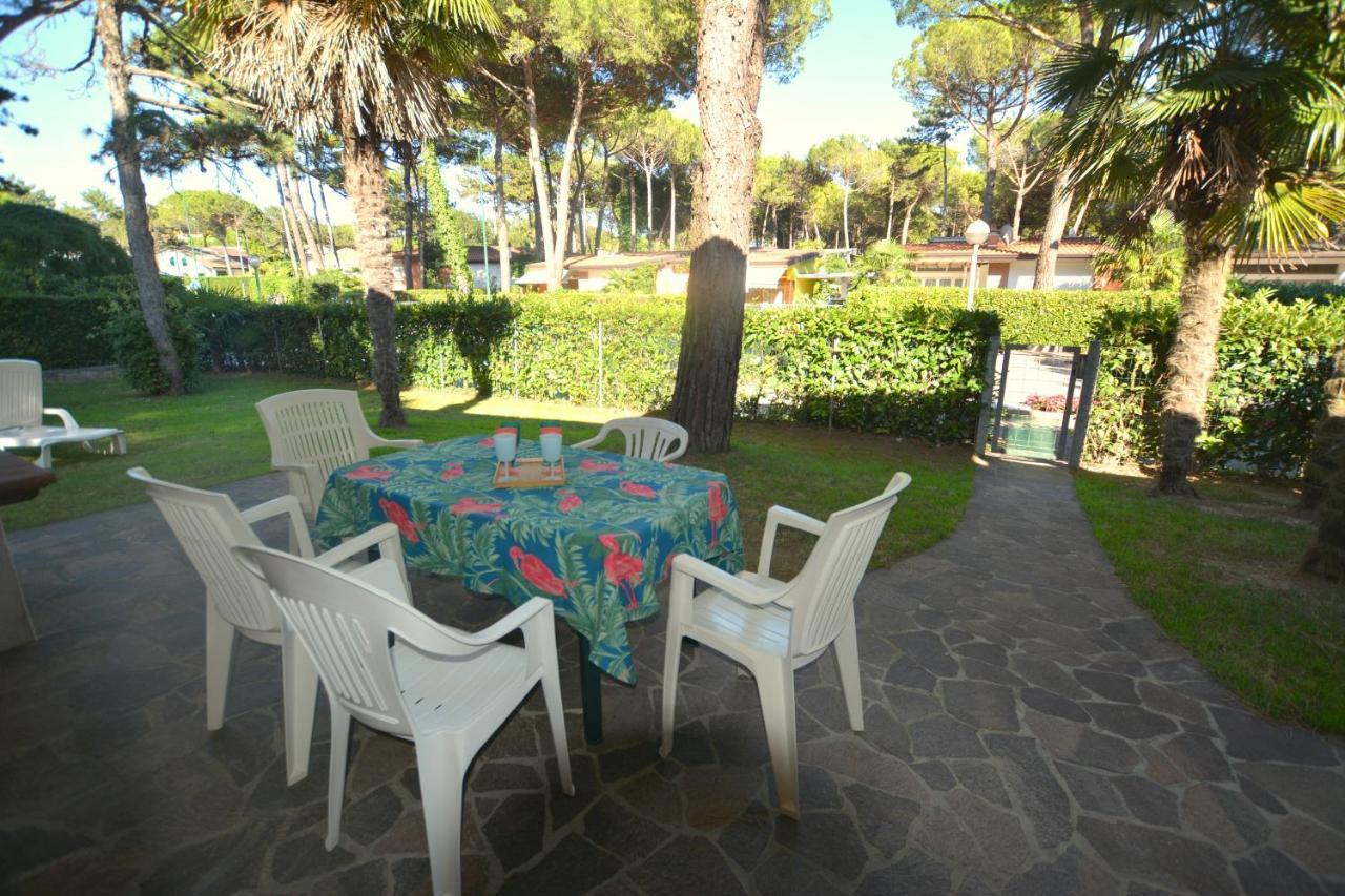 Villa A Lignano Con 2 Camere E Giardino Линьяно-Саббьядоро Экстерьер фото